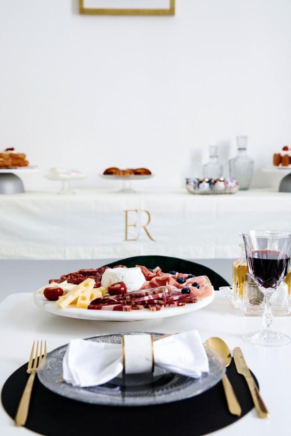 élite Bed & Breakfast *
